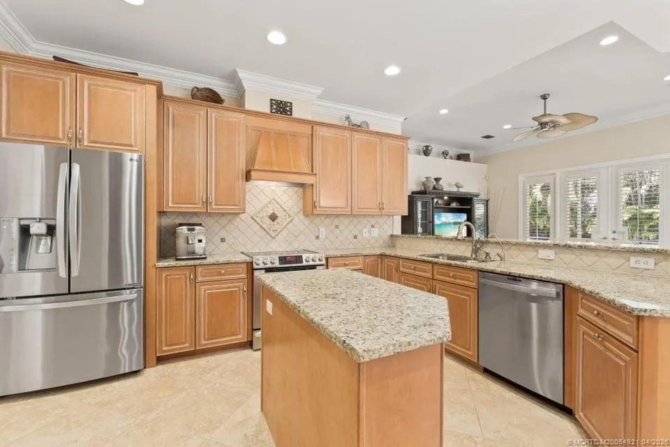 4 Castle Hill Way