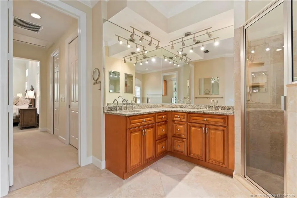 4 Castle Hill Way