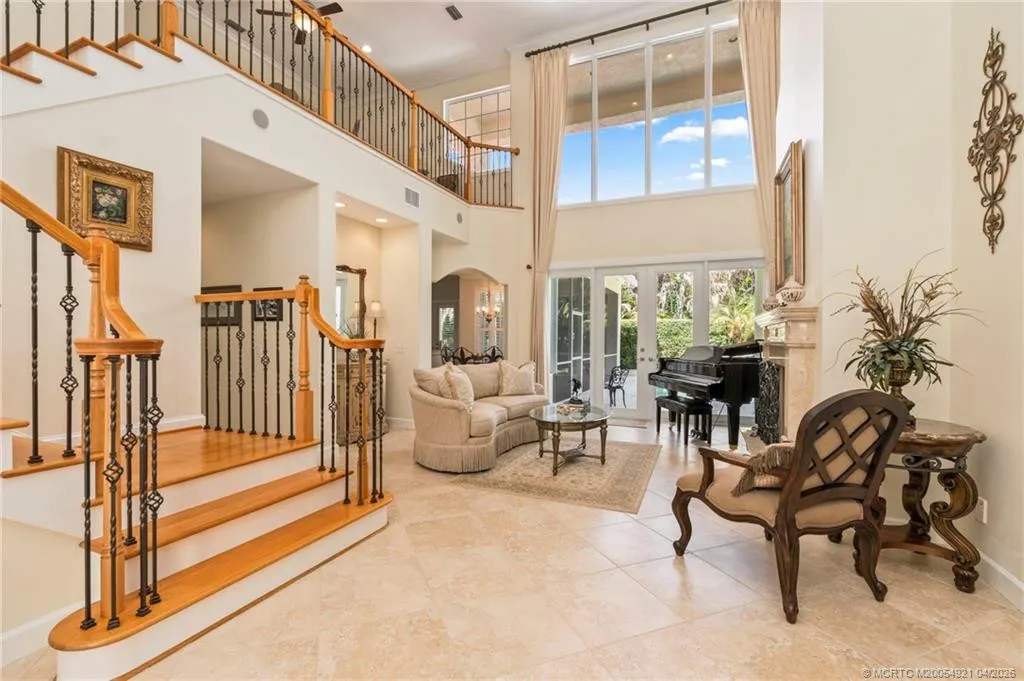 4 Castle Hill Way