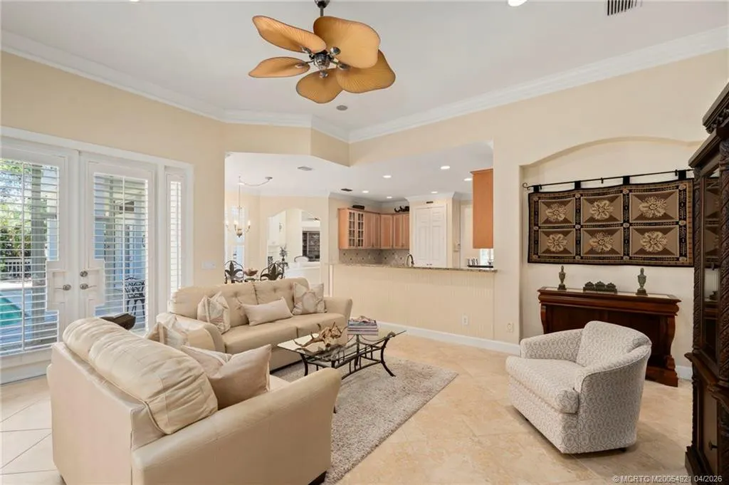 4 Castle Hill Way