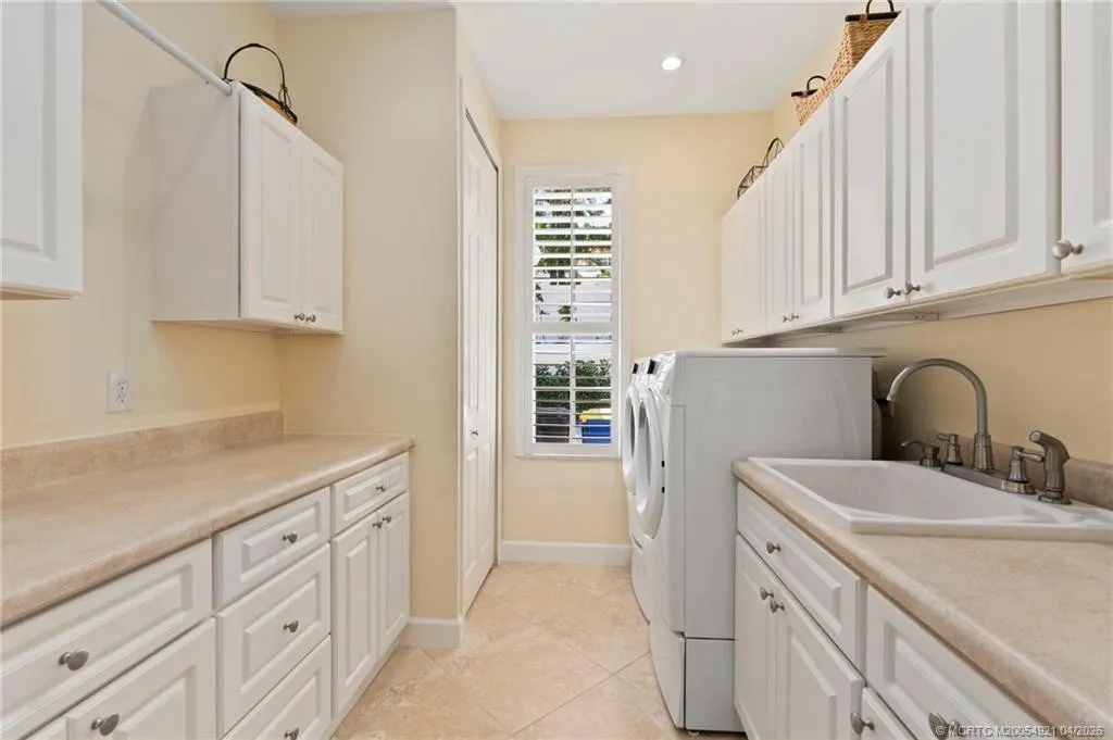 4 Castle Hill Way