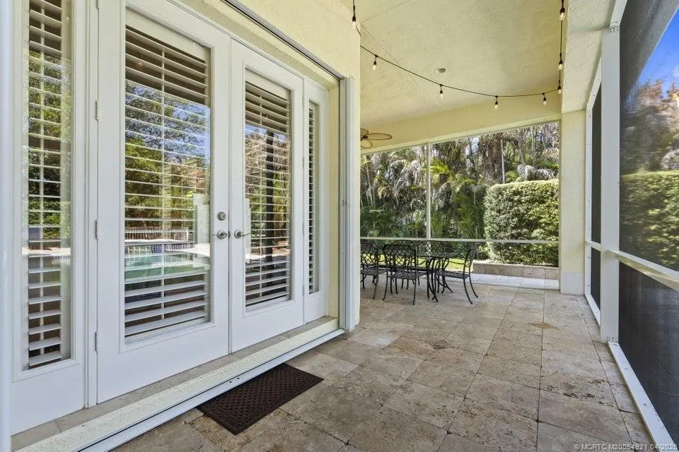 4 Castle Hill Way