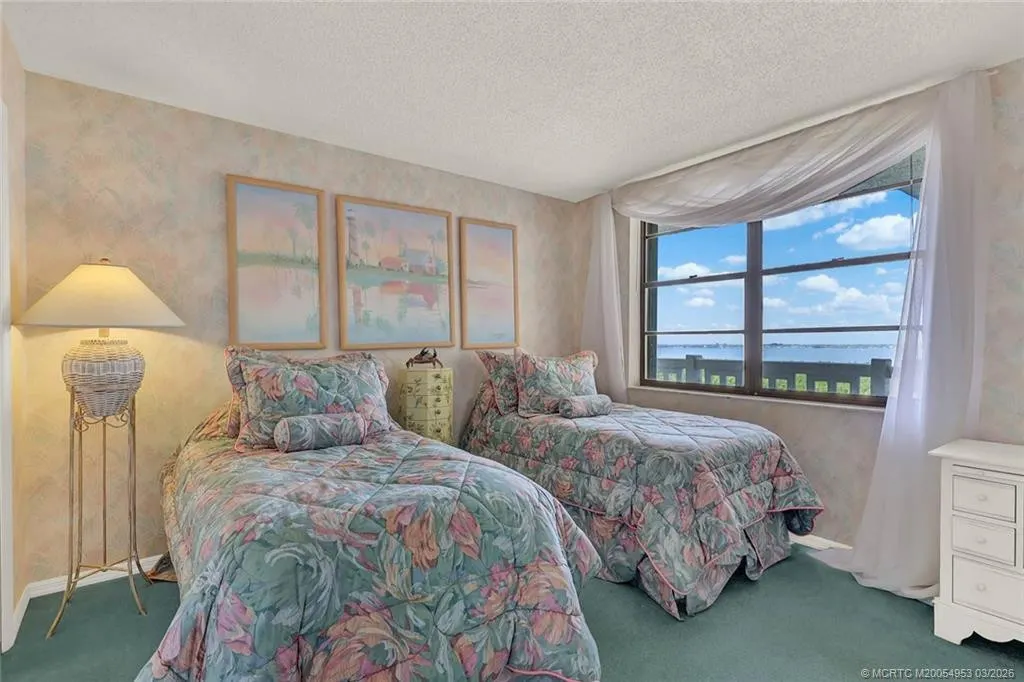 10000 S Ocean Drive #901