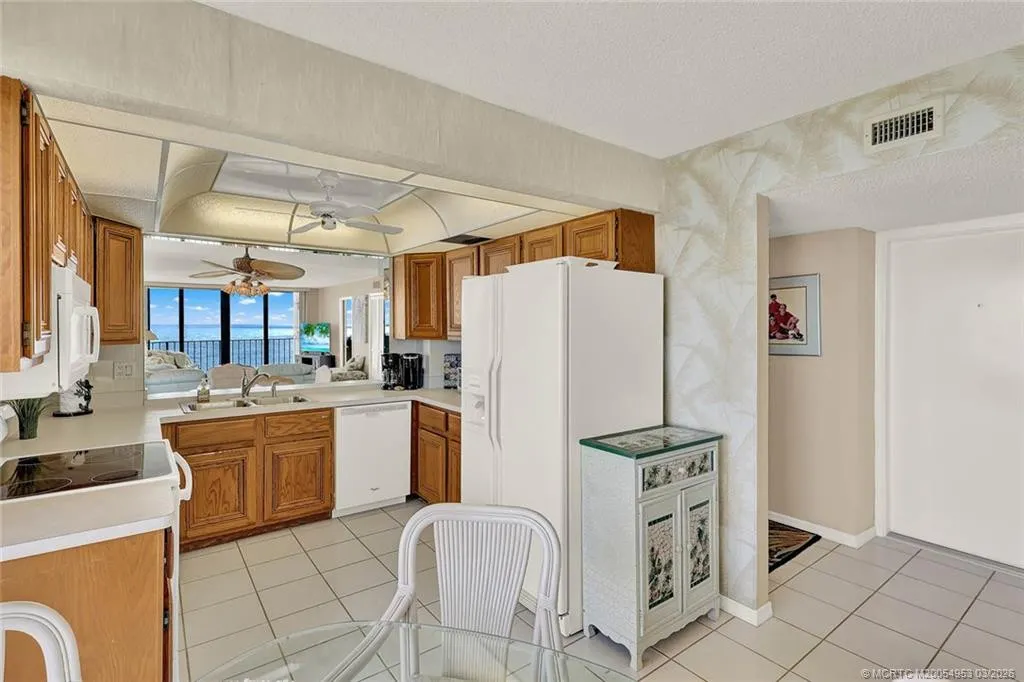 10000 S Ocean Drive #901