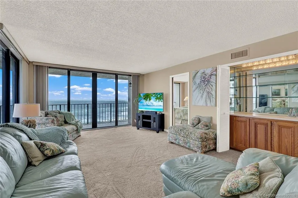10000 S Ocean Drive #901
