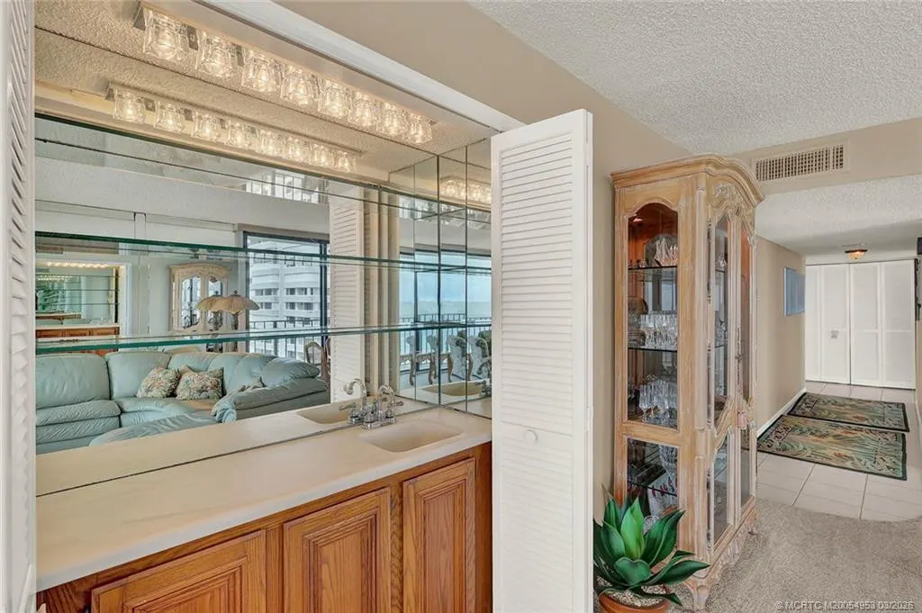 10000 S Ocean Drive #901