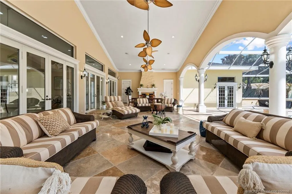 5551 SW Mistletoe Lane