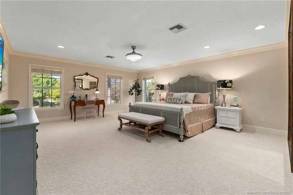 5551 SW Mistletoe Lane
