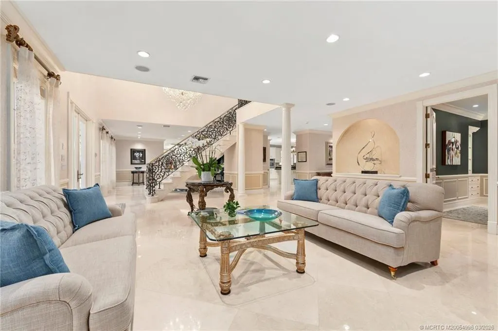 5551 SW Mistletoe Lane