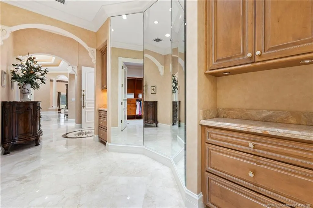 5551 SW Mistletoe Lane