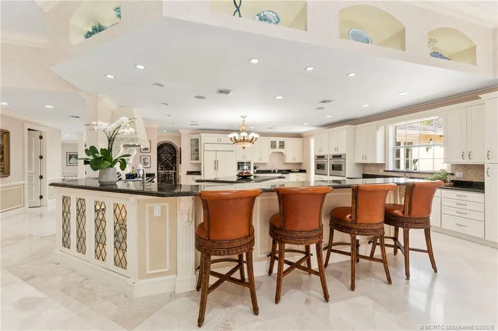 5551 SW Mistletoe Lane