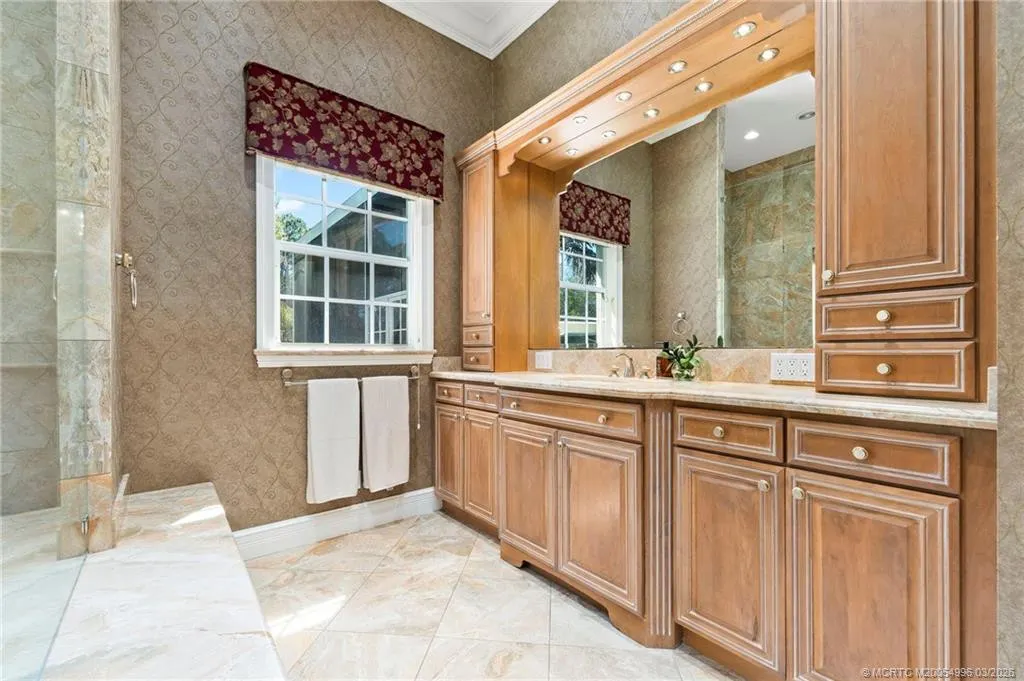 5551 SW Mistletoe Lane