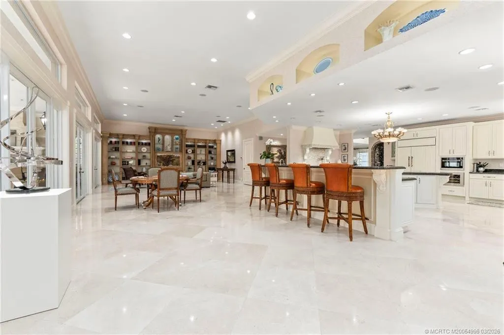 5551 SW Mistletoe Lane