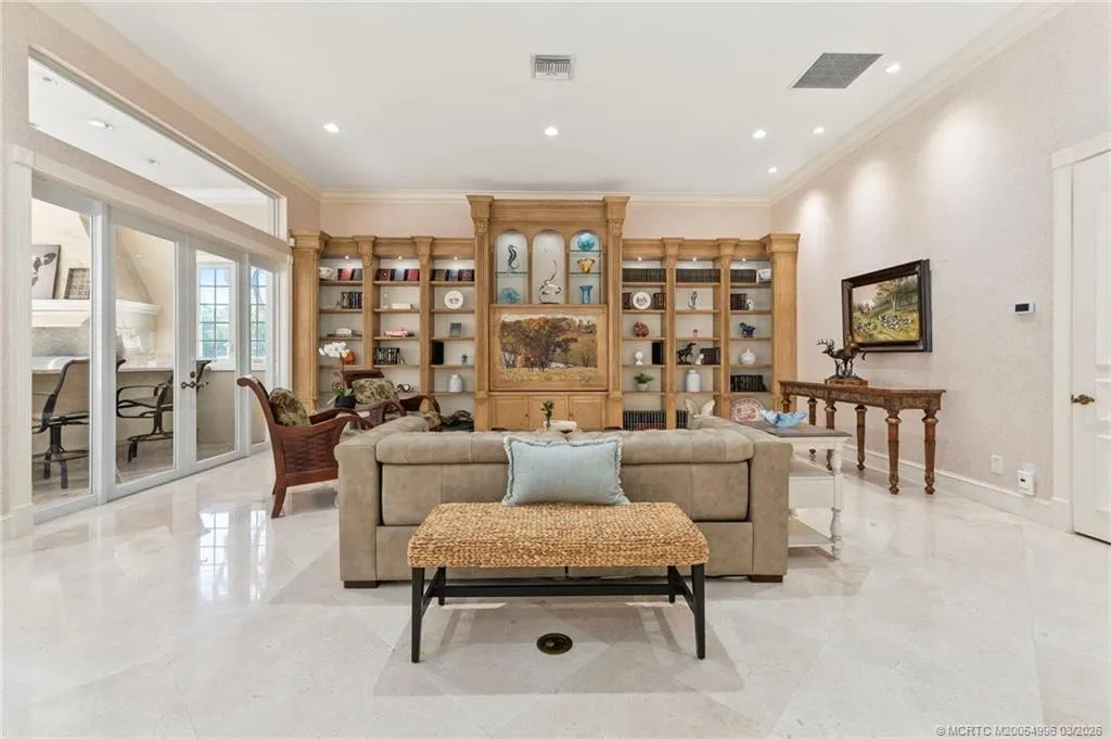 5551 SW Mistletoe Lane