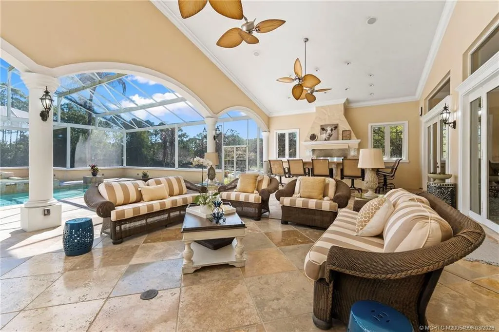 5551 SW Mistletoe Lane