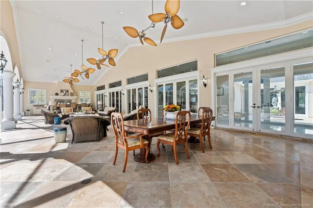 5551 SW Mistletoe Lane