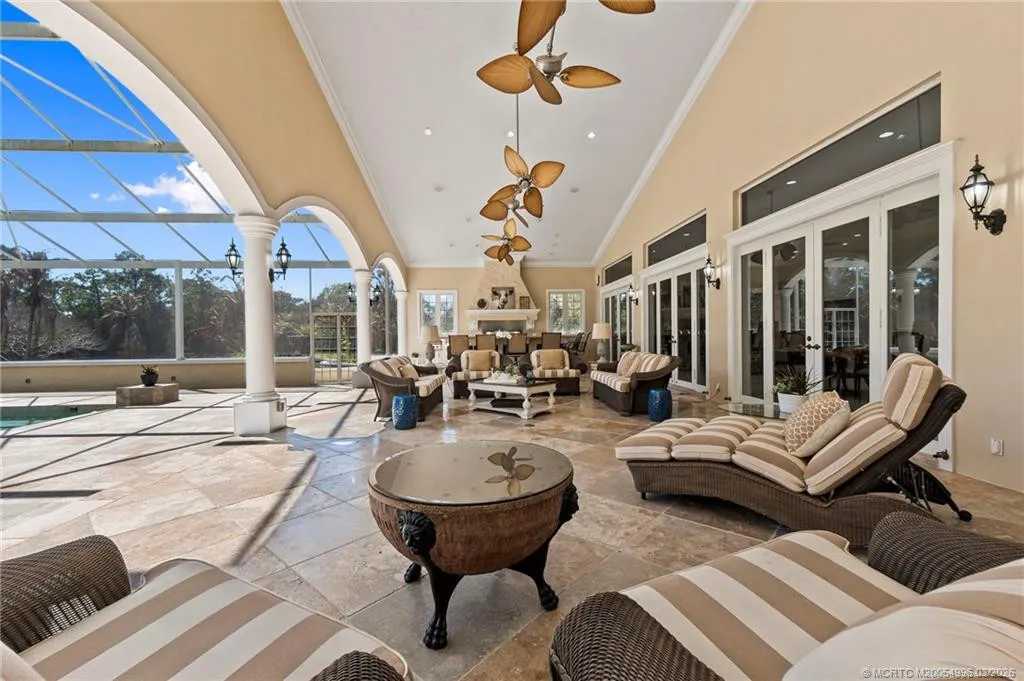 5551 SW Mistletoe Lane