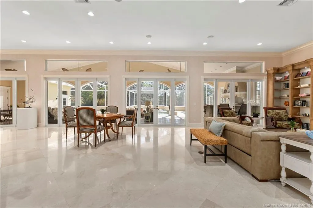 5551 SW Mistletoe Lane