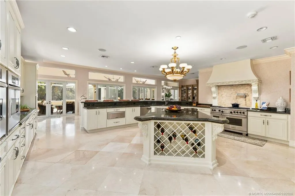 5551 SW Mistletoe Lane