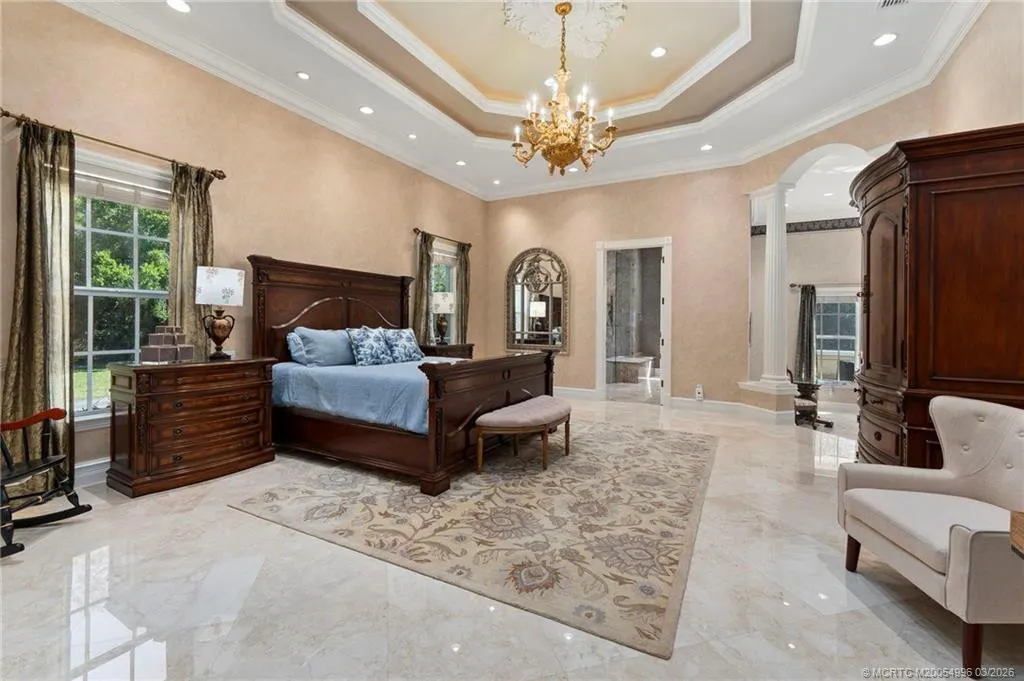 5551 SW Mistletoe Lane
