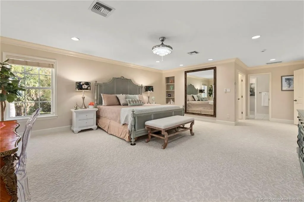 5551 SW Mistletoe Lane