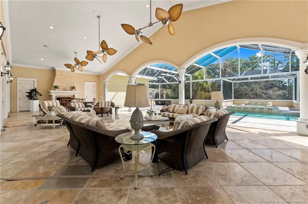5551 SW Mistletoe Lane