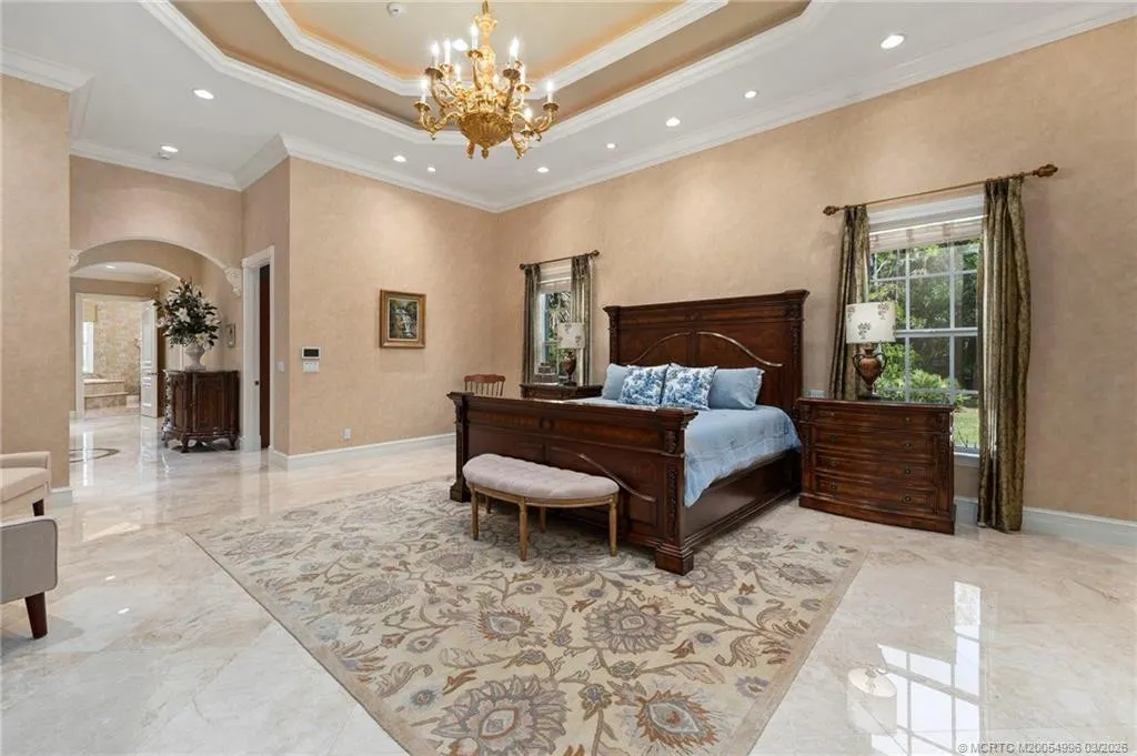 5551 SW Mistletoe Lane