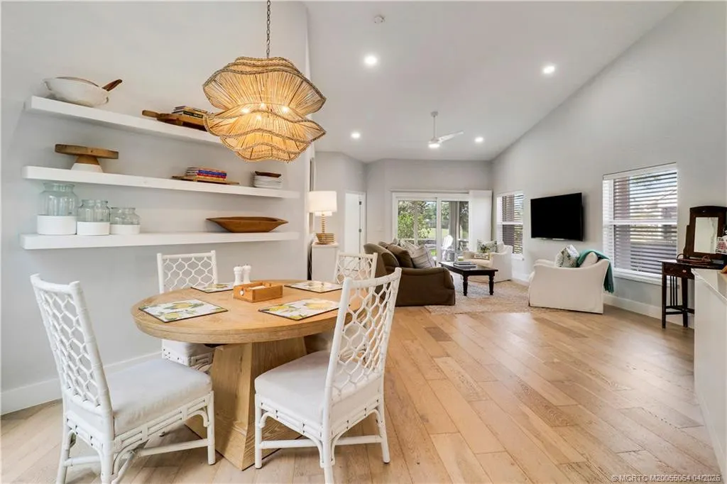 2426 SW Foxpoint Trail