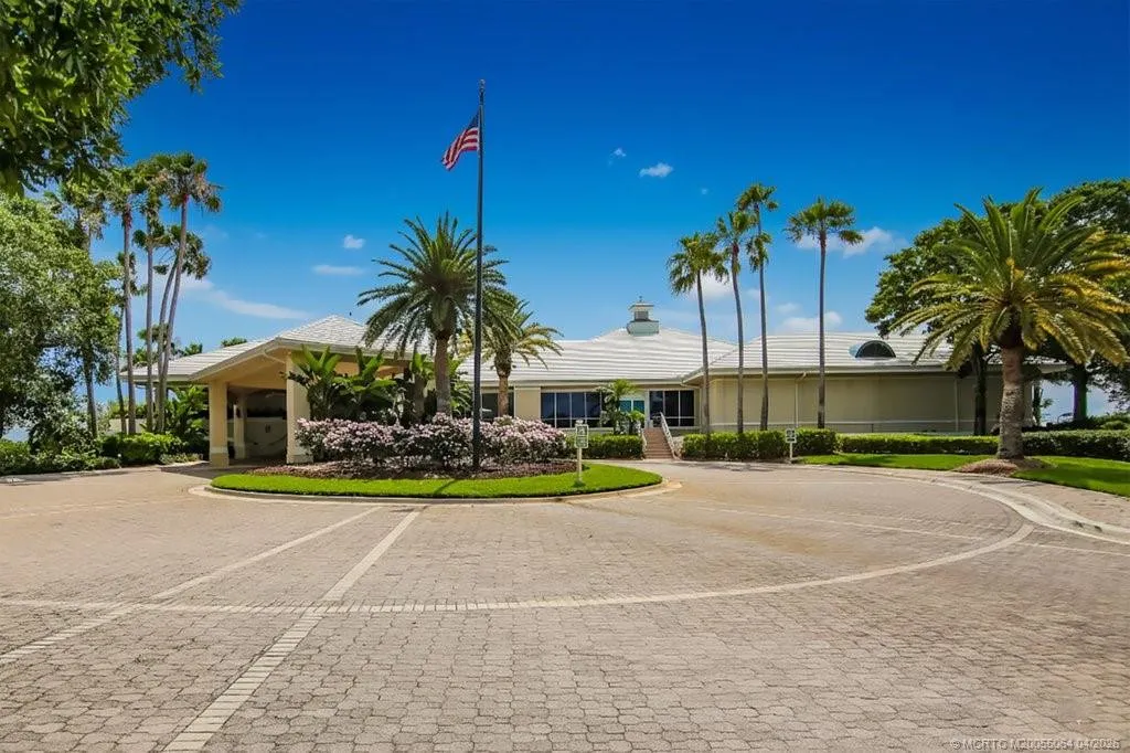 2426 SW Foxpoint Trail