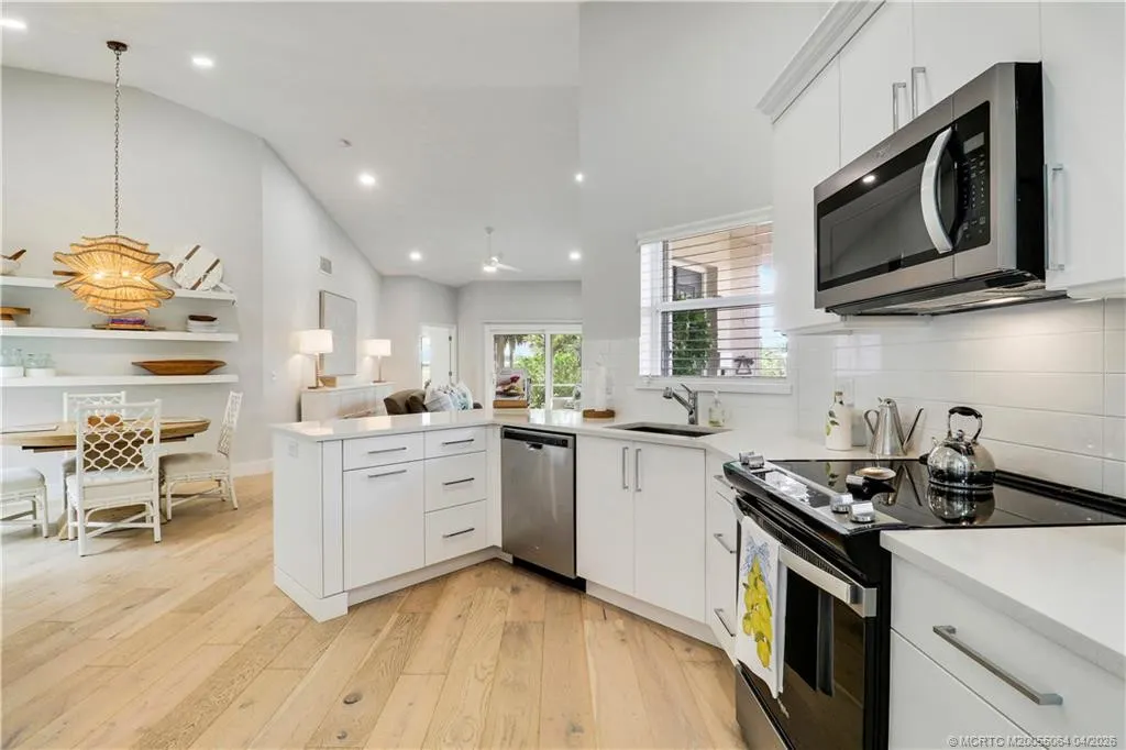 2426 SW Foxpoint Trail