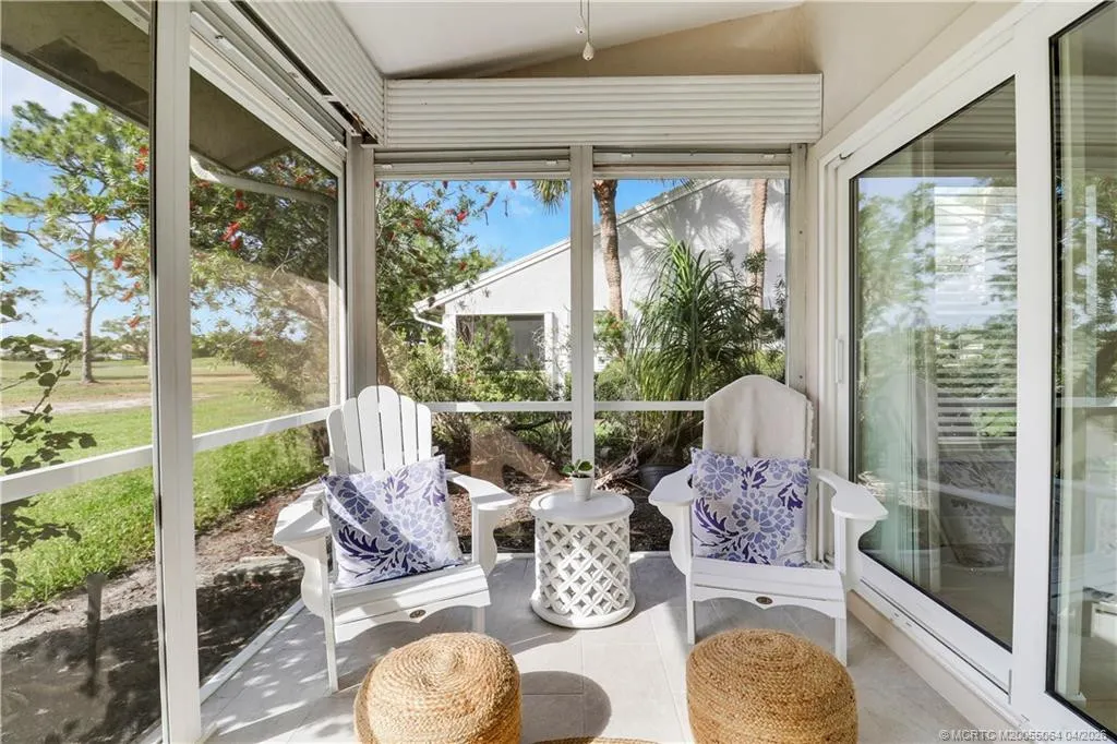 2426 SW Foxpoint Trail
