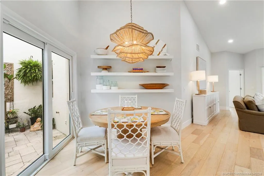 2426 SW Foxpoint Trail