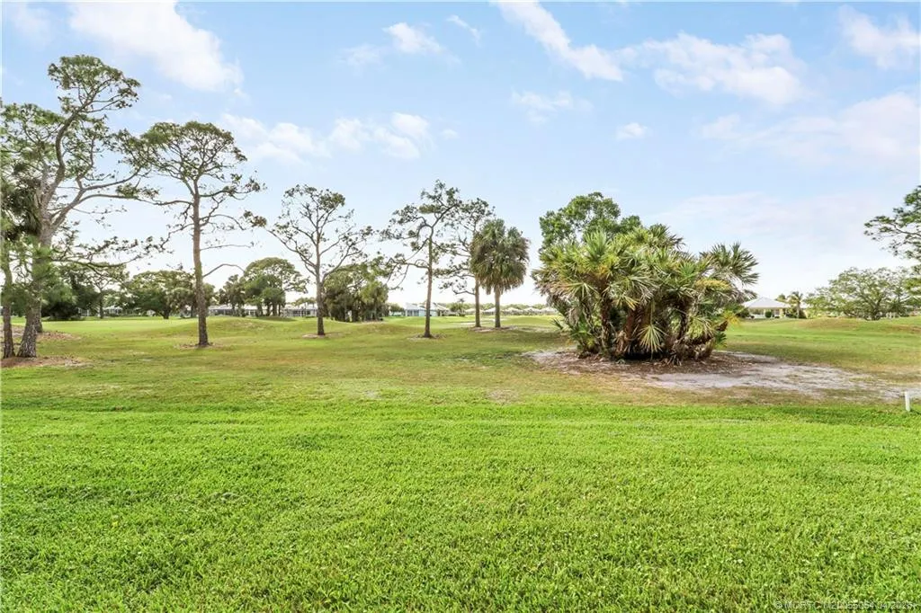 2426 SW Foxpoint Trail