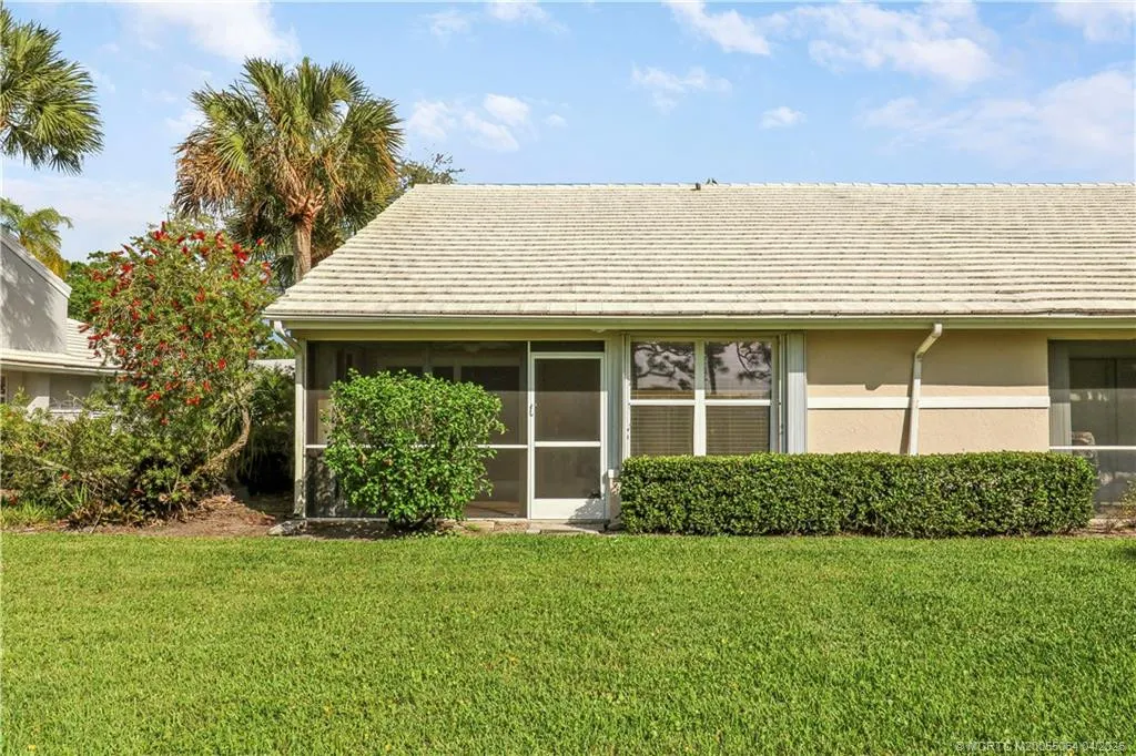 2426 SW Foxpoint Trail