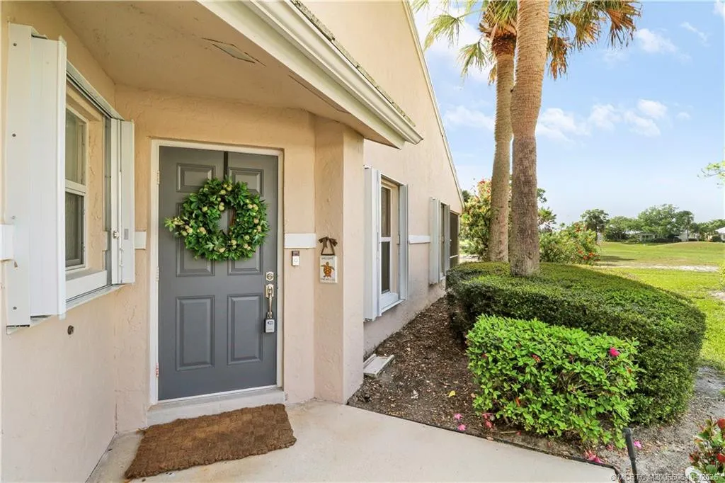 2426 SW Foxpoint Trail