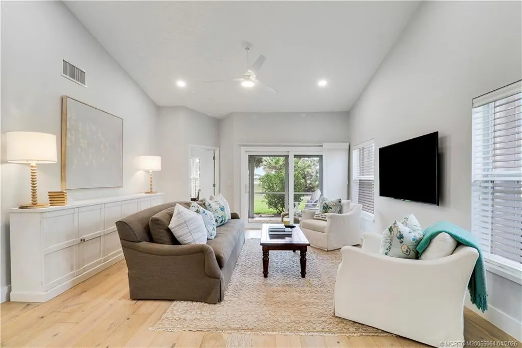 2426 SW Foxpoint Trail