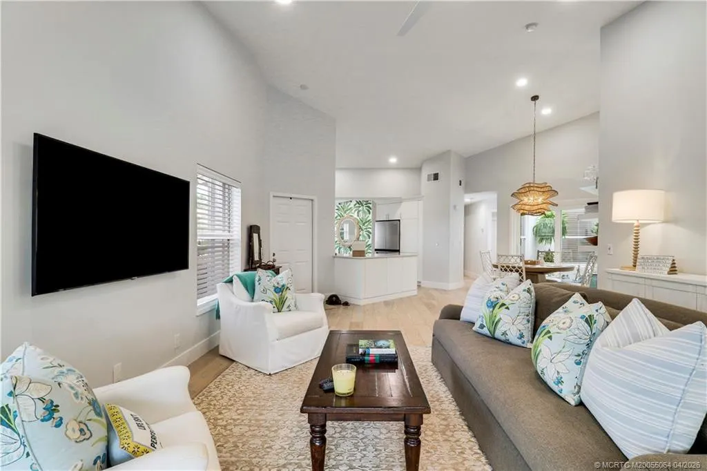2426 SW Foxpoint Trail