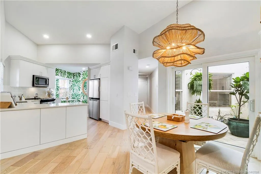 2426 SW Foxpoint Trail