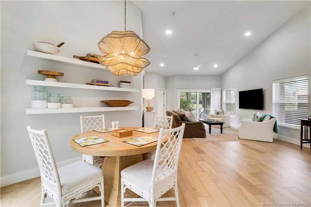 2426 SW Foxpoint Trail