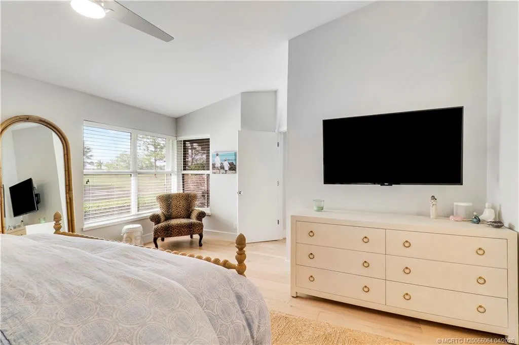 2426 SW Foxpoint Trail