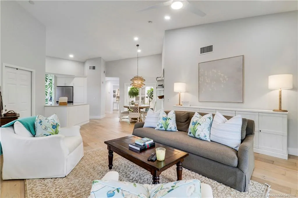 2426 SW Foxpoint Trail