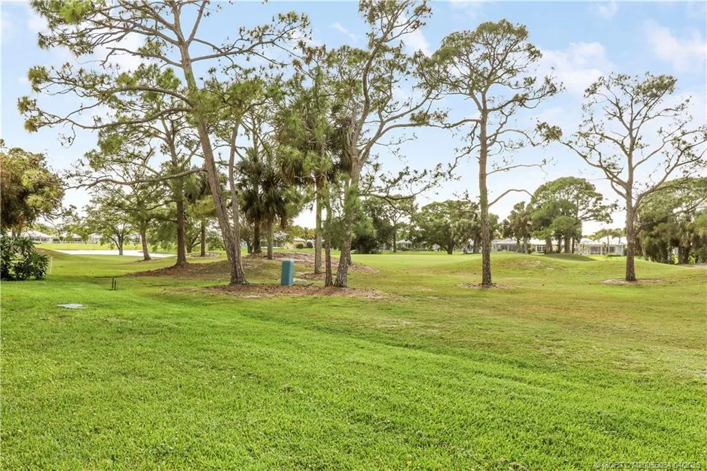 2426 SW Foxpoint Trail