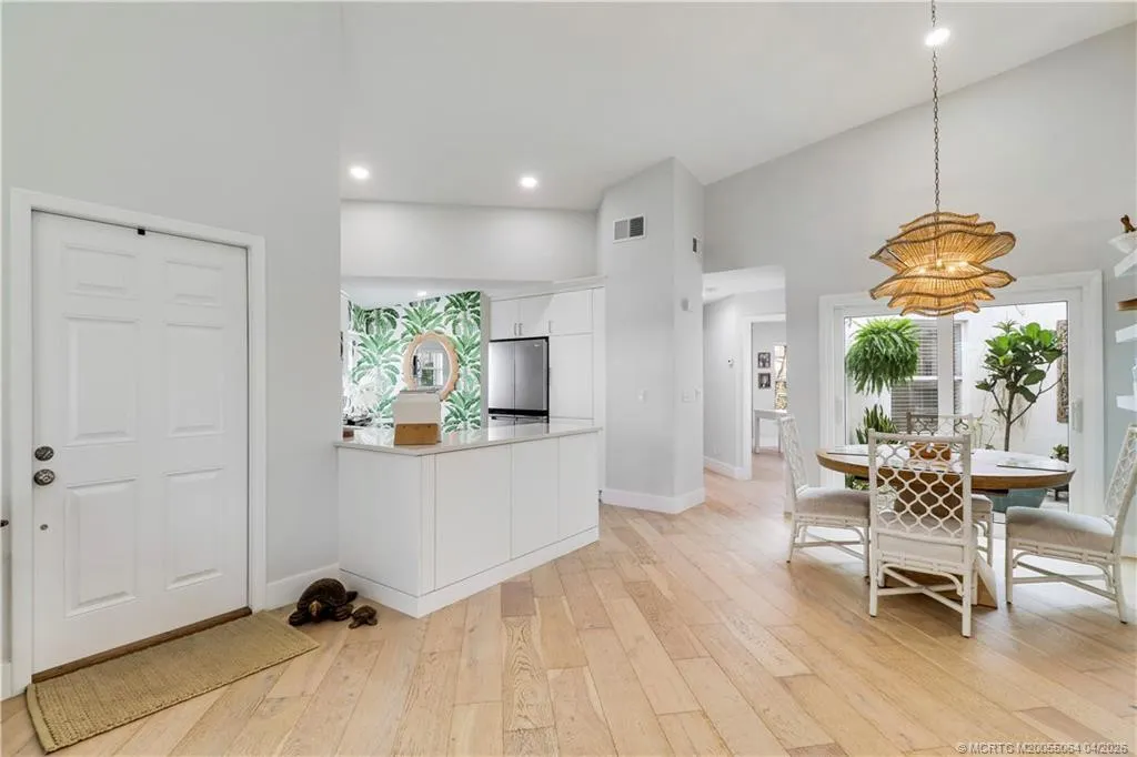 2426 SW Foxpoint Trail