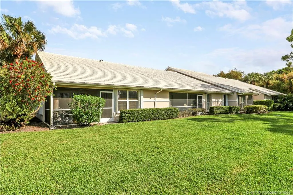 2426 SW Foxpoint Trail