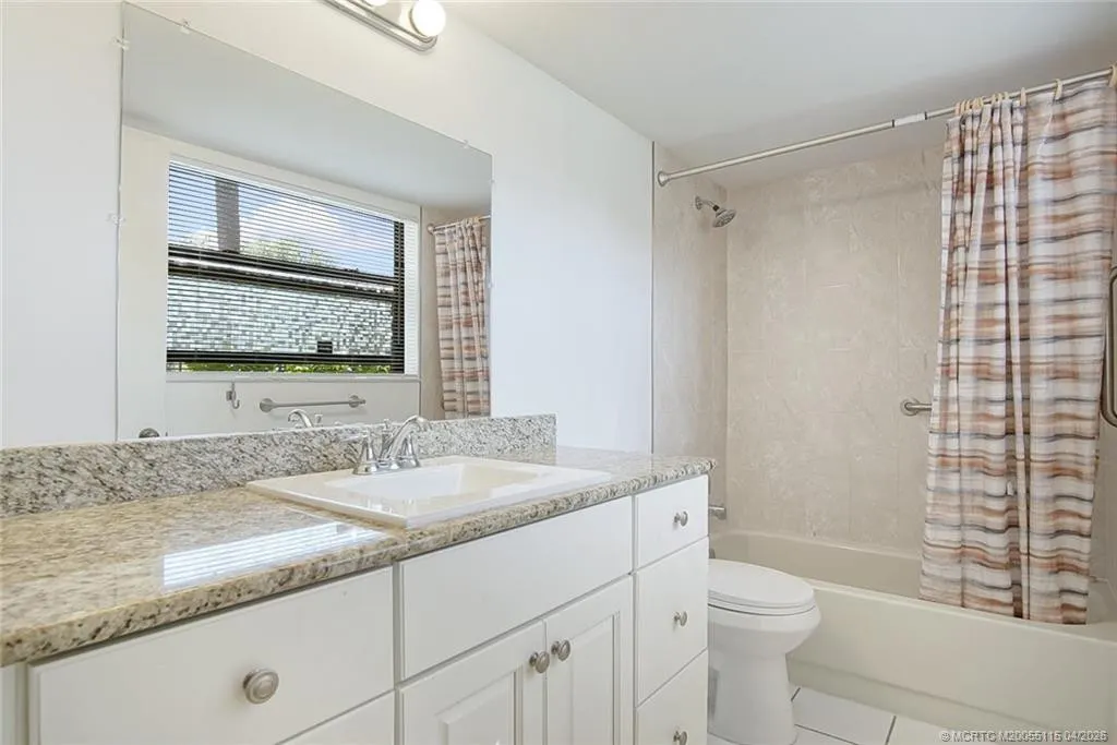 2083 NE Collins Circle #Unit 8-1