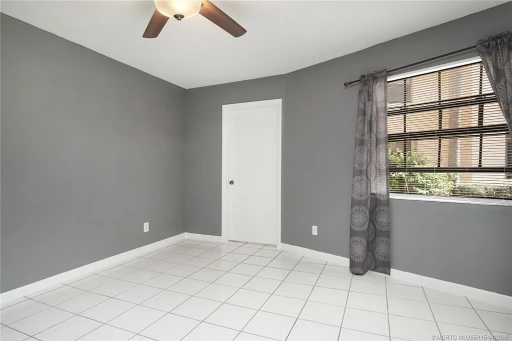 2083 NE Collins Circle #Unit 8-1