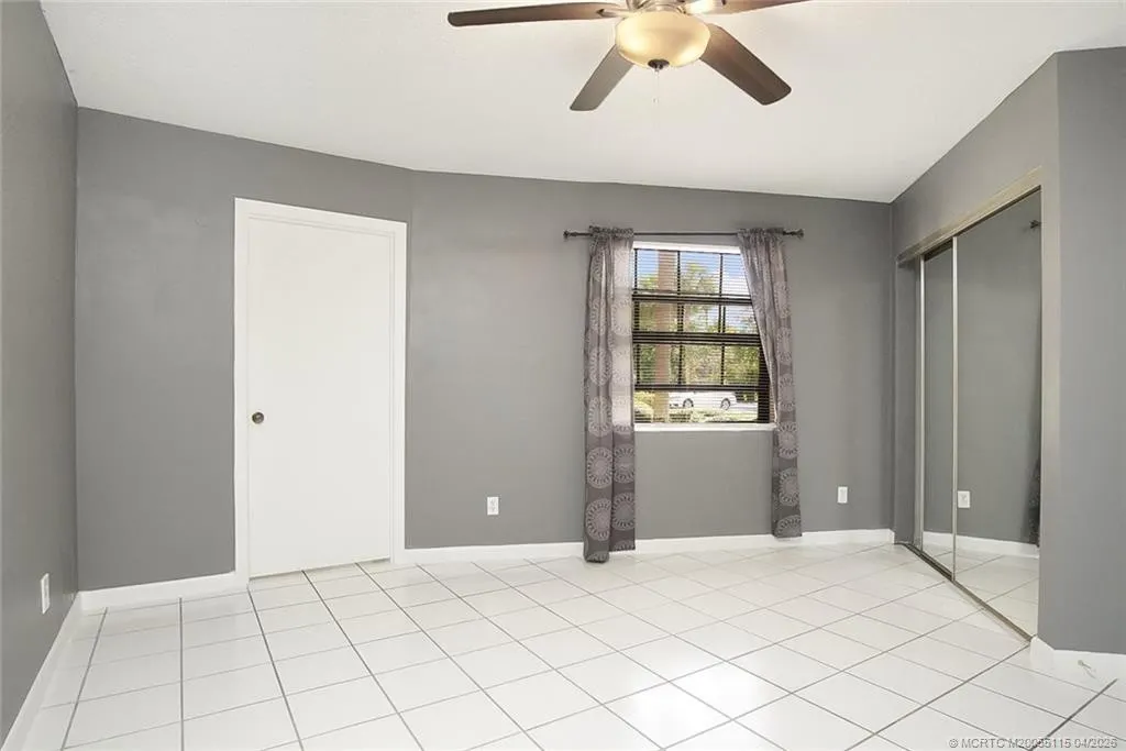 2083 NE Collins Circle #Unit 8-1