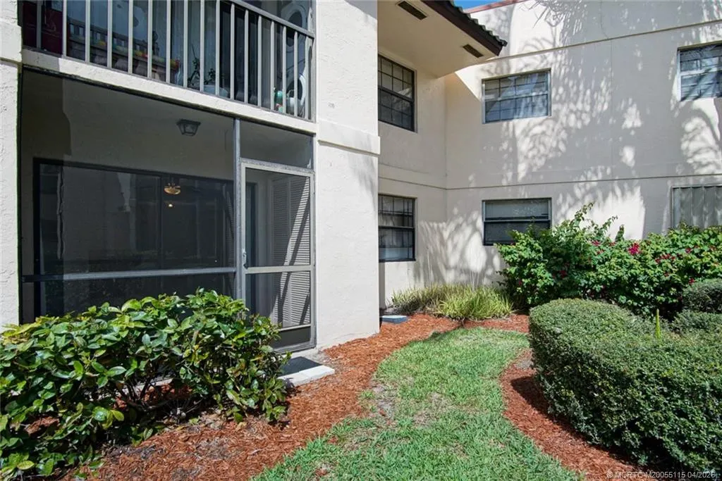 2083 NE Collins Circle #Unit 8-1