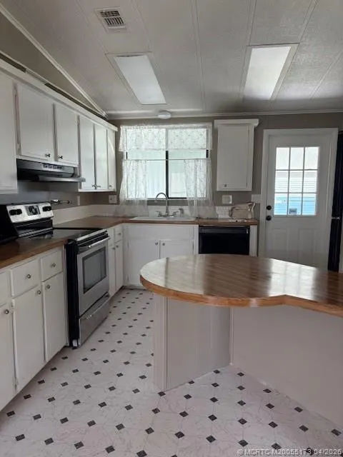 489 Swan Lane