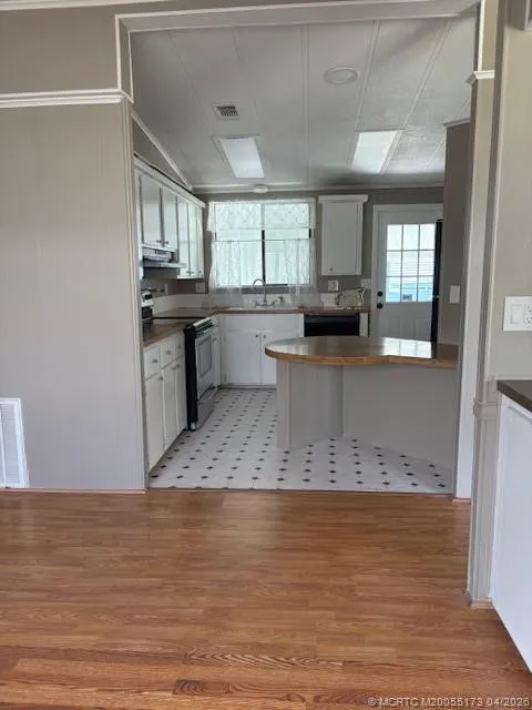 489 Swan Lane